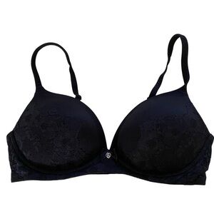 Victoria’s Secret Body by Victoria no wire size 36C criss cross gently used